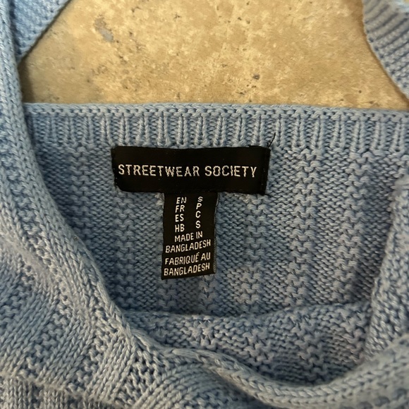 Cute blue knit top - Picture 2 of 2